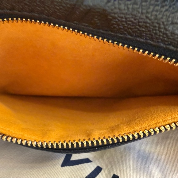 Louis Vuitton Black Empriente Bumbag
BRAND NEW - Picture 5 of 13